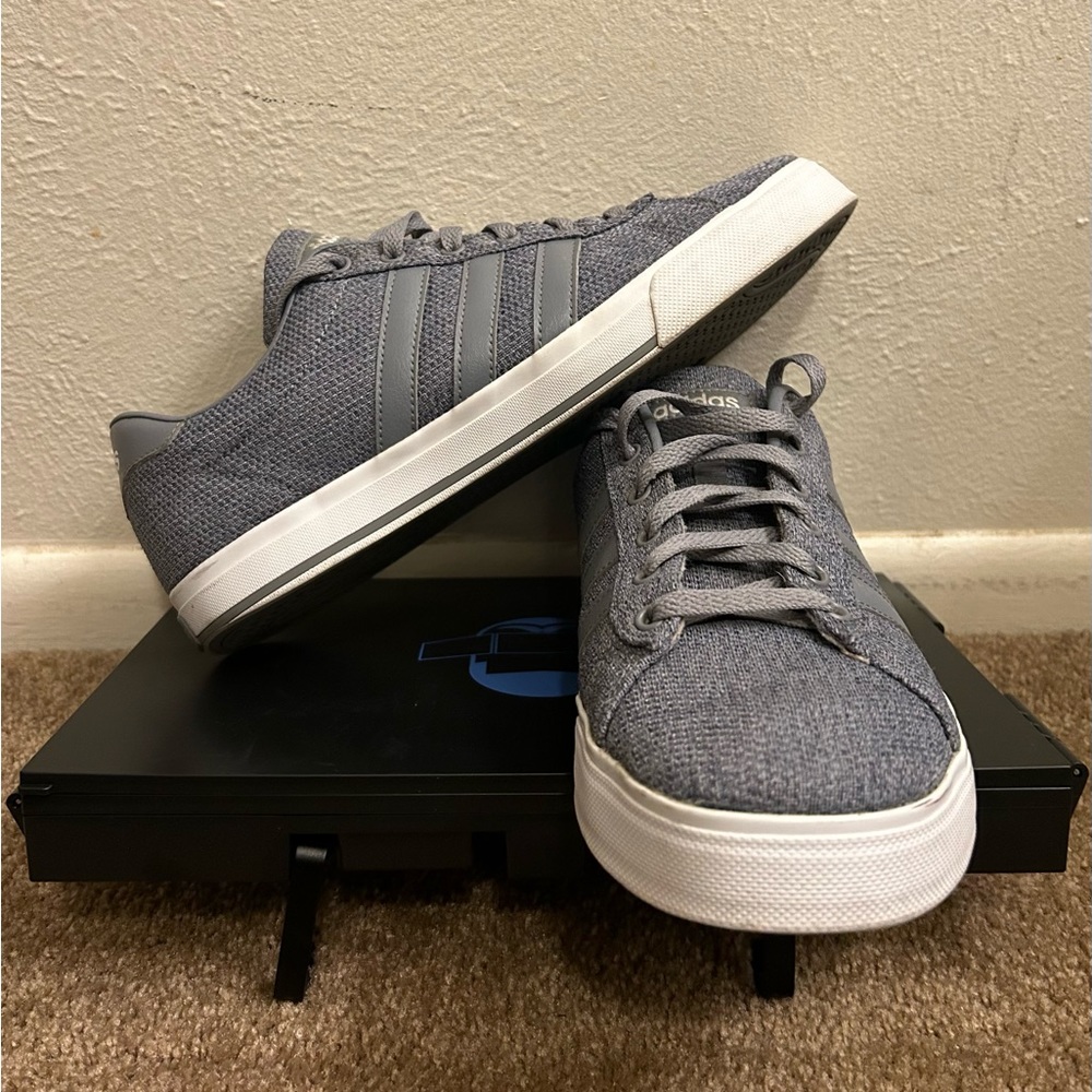 Very clean Adidas Neo Daily Shoe 3.0, just a bit to small for me.